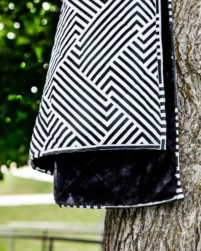Everywhere Blanket – Black Geo