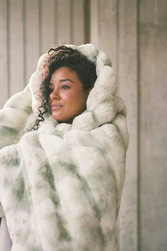 Extreme Ultra Cloud Winter Sage Blanket