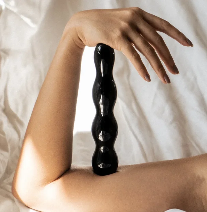ONNA RAVEN FLOURISH- Trench penetration obsidian pleasure wand